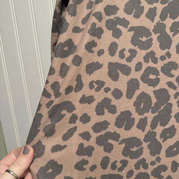 Texas True Threads Leopard Long Sleeve Top NEW Size XL - Picture 2 of 6